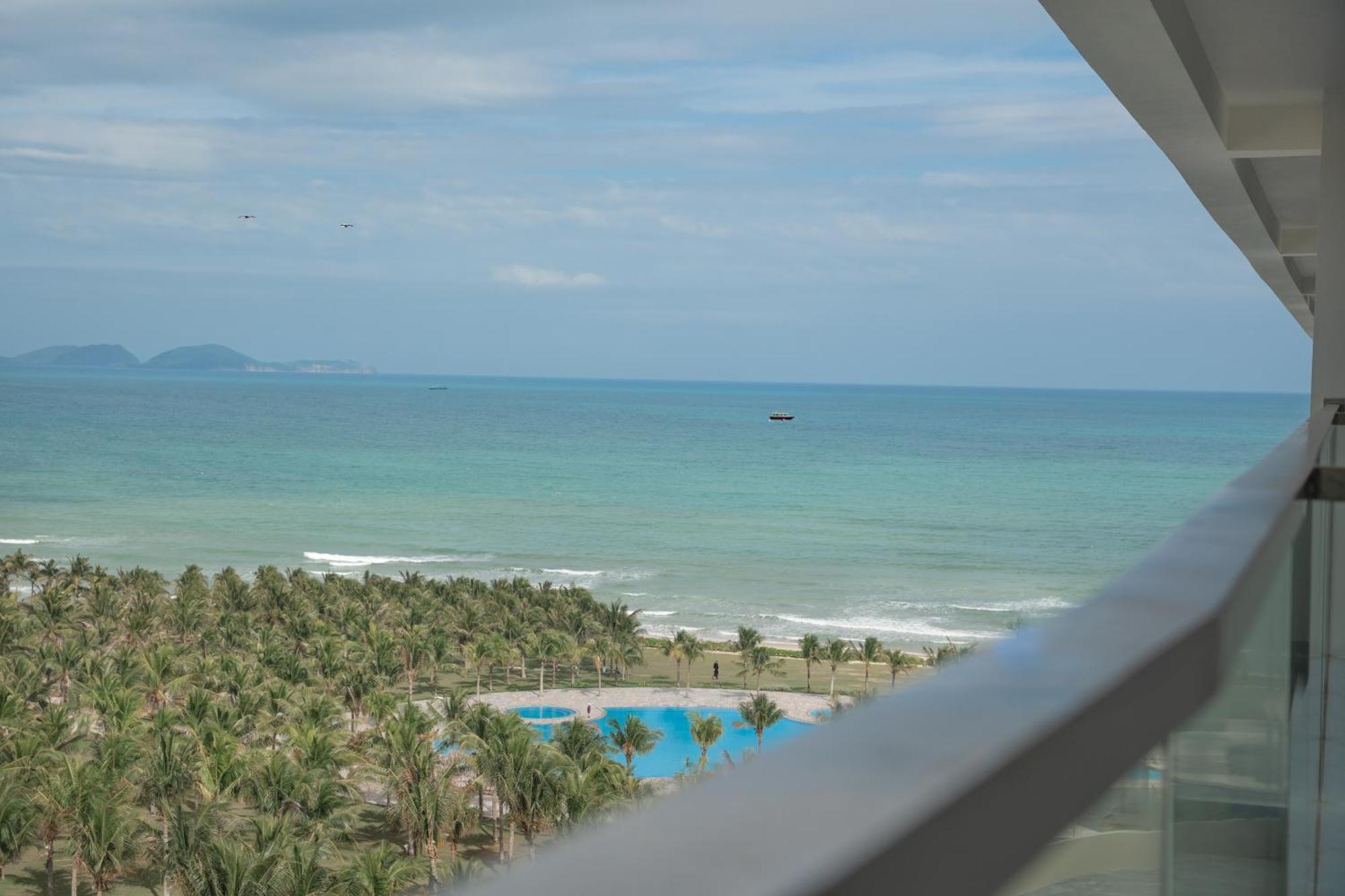 Aquamarine Beachfront Resort & Spa Камрань Екстер'єр фото